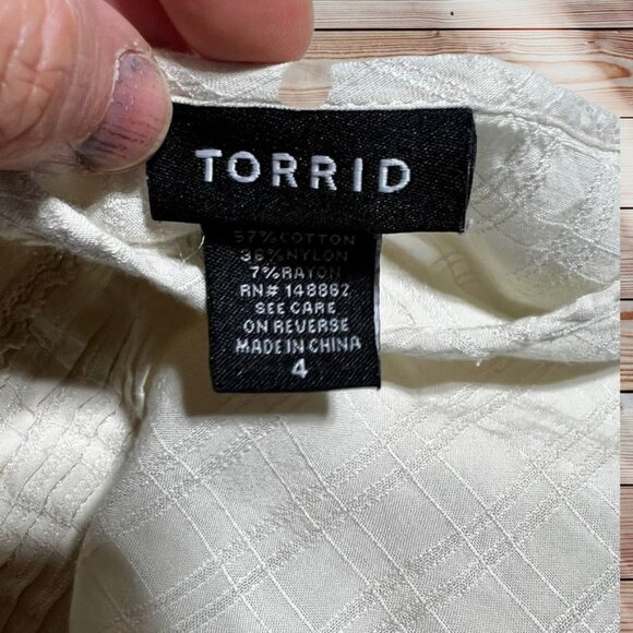 Torrid Cream Top Size 4 - Picture 3 of 6